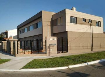 Casa · 70m² · 3 Ambientes · 1 Cochera · Venta Duplex de 3 Ambientes con Cochera