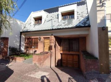 Casa · 200m² · 5 Ambientes · 1 Cochera · Casa - Moron Sur