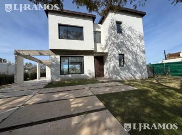 Casa · 623m² · 5 Ambientes · 2 Cocheras · Casa en Vistas