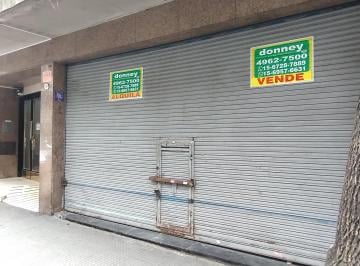Local comercial , Balvanera · Larrea Al 700. 600 m con Renta en Dólares