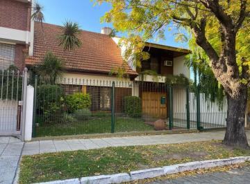 Casa · 274m² · 3 Dormitorios · 2 Cocheras · Casa en Lomas de Zamora Oeste