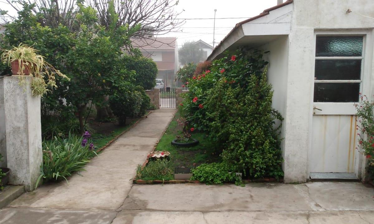 Chalet 4 amb, 160m² cubiertos en lote de 277m² con garage para 2 autos — Bernardino Rivadavia