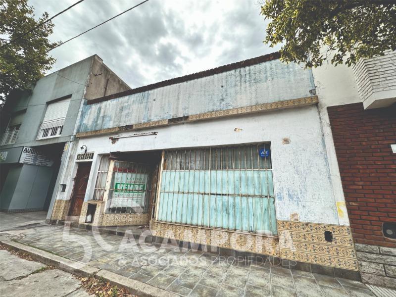 En pleno barrio comercial San Juan… lote de 8.66 X 43.30 - total 374,98 m2