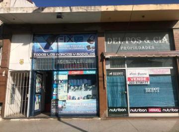 Local comercial · 151m² · 2 Locales Comerciales, Deposito y Espacio Aéreo