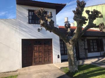 Casa · 145m² · 4 Ambientes · Chalet 4 Amb Z/san Cayetano S/vereda de Sol