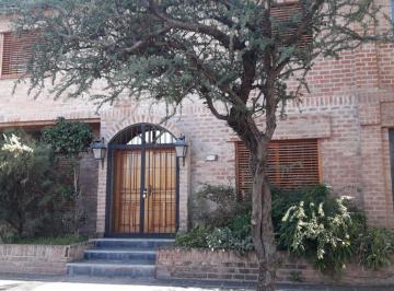 Casa · 339m² · 7 Ambientes · 2 Cocheras · Venta Casa Ayacucho 4 Dormit