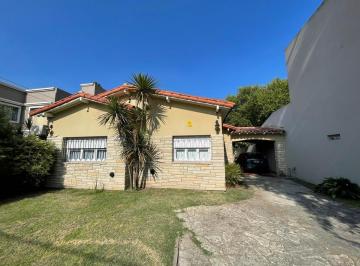 Casa · 258m² · 4 Ambientes · 1 Cochera · Dorrego 651, Entre 25 de Mayo y Liniers, Temperley Oeste - Casa 4 Amb, Lote 12,99x56
