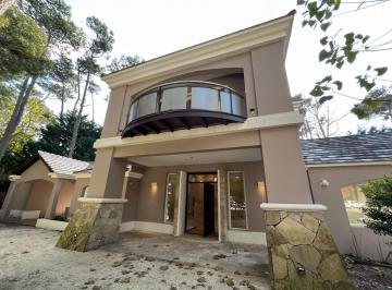 Casa · 220m² · 6 Ambientes · 1 Cochera · Cod 609 Venta a 1 Cuadra de La Playa