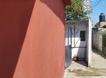 Casa de 8 ambientes, Florencio Varela · 3 Depar. C/ Fondo Libre 10x30 Ideal Inversor o Varias Familias