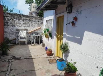 Casa de 8 ambientes, Florencio Varela · 3 Depar. C/ Fondo Libre 10x30 Ideal Inversor o Varias Familias