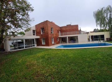 Casa · 323m² · 4 Ambientes · 2 Cocheras · Venta - Casa en Barrio Cerrado El Ghiso - Bella Vista