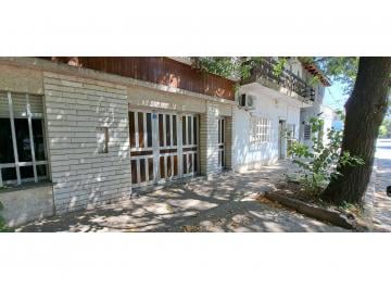 Casa · 124m² · 6 Ambientes · 1 Cochera · Venta Casa Tres Dorm. Arroyito Rio