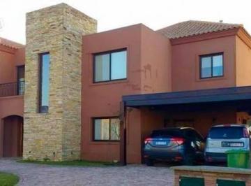 Casa · 330ha · 6 Dormitorios · 2 Cocheras · Casa en Venta Ubicado en San Marco, Villanueva, Tigre