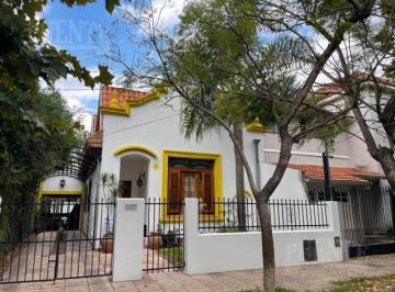 Casa · 134m² · 5 Ambientes · 4 Cocheras · Casa en Banfield Oeste