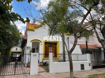 Casa · 134m² · 5 Ambientes · 4 Cocheras · Casa en Banfield Oeste
