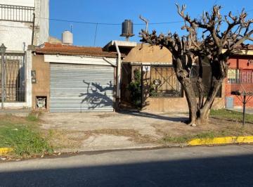 Casa · 80m² · 3 Ambientes · Venta Casa con 2 Dorm., Patio, y Garaje Que Puede Ser Local, Anchorena 1890 - Temperley