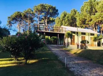 Casa · 350m² · 4 Dormitorios · 2 Cocheras · Casa en Solanas