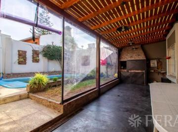 Casa · 236m² · 7 Ambientes · 1 Cochera · Venta Casa de 7 Ambientes con Cochera en Quilmes