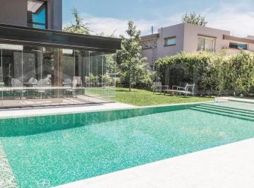 Casa · 224m² · 4 Ambientes · 2 Cocheras · Retasado! Gran Oportunidad de Vivir en El Rocio Casa Premium