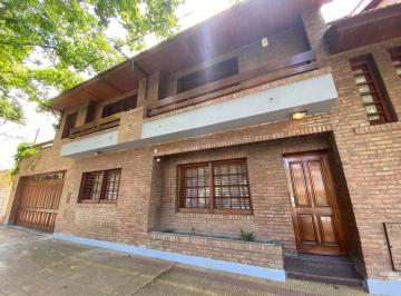 Casa · 470m² · 5 Ambientes · 2 Cocheras · Casa en La Plata - Dacal Bienes Raíces
