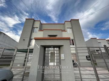 PH · 56m² · 3 Ambientes · 1 Cochera · PH en Venta en Castelar Sur