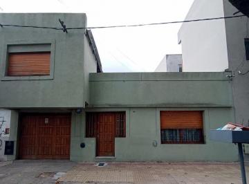Casa · 148m² · 7 Ambientes · 1 Cochera · Casa en Venta en La Plata - Dacal Bienes Raíces