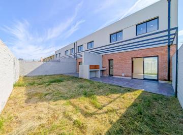 Casa · 136m² · 4 Ambientes · 1 Cochera · Venta Casa 3 Dorm. Tierra Nueva Fisherton Rosario