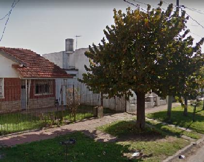 Casa 3 amb, 330m² con departamento 2 amb para reciclar — Las Avenidas
