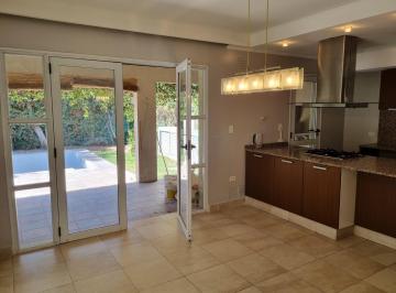 Casa de 11 ambientes, Villa Nueva · Casa 4 Dorm. 4 Baños Piscina Climatizada en B° Privado Guaymallen