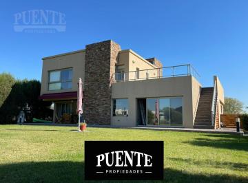 Casa · 910m² · 4 Ambientes · 2 Cocheras · Casa con Fondo Al Agua en Lagos de San Eliseo