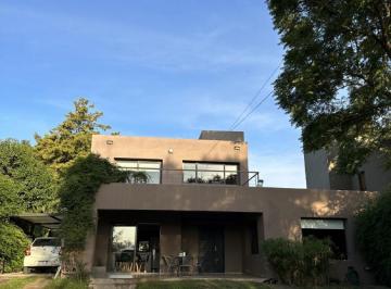 Casa · 192m² · 2 Dormitorios · 2 Cocheras · Casa en Venta en Villa Allende Golf