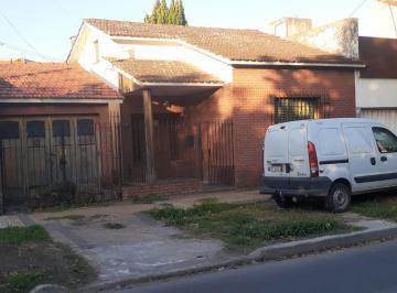 Casa · 110m² · 3 Ambientes · 1 Cochera · Casa en Temperley Oeste