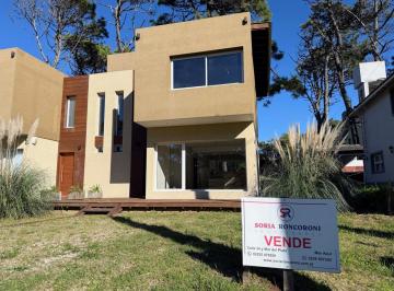Casa de 2 ambientes, Mar Azul · Casa Moderna a Estrenar en Mar Azul - a 150 m de La Playa