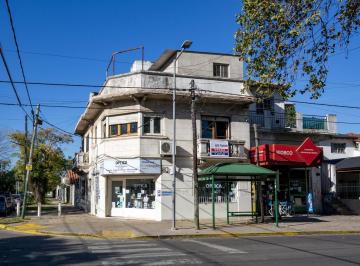 Casa · 114m² · 5 Ambientes · 1 Cochera · Casa en Esquina Excelente Ubicación