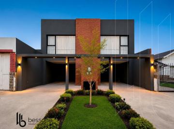 Casa · 70m² · 3 Ambientes · 1 Cochera · Casa en P. Luro