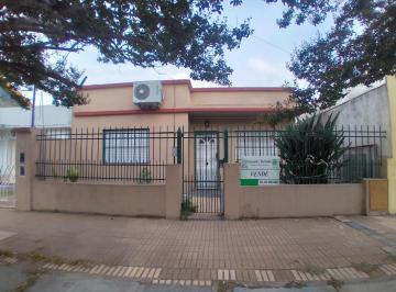 PH de 4 ambientes, Lomas de Zamora · Ideal 2 Familias 2 Casas en PH de 2 Ambientes C/ Patios Independientes
