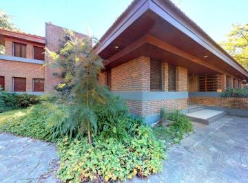 Casa · 430m² · 3 Ambientes · 2 Cocheras · Casa en Venta en Gonnet