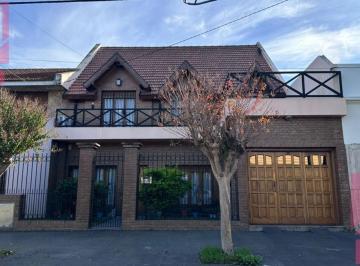 Casa · 250m² · 6 Ambientes · 2 Cocheras · Chalet en Venta en Haedo