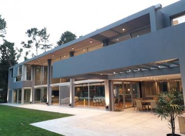 Casa · 680m² · 7 Ambientes · 1 Cochera · Casa en Venta en Highland Park Cc, Pilar, G. B. a. Zona Norte
