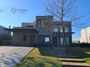 Casa de 8 ambientes, Pilar · Casa en Venta con Renta Pilara + Vista a La Lagunda + 4 Dorm + Playroom + Escritorio + Pileta + Galeria y Cohcer