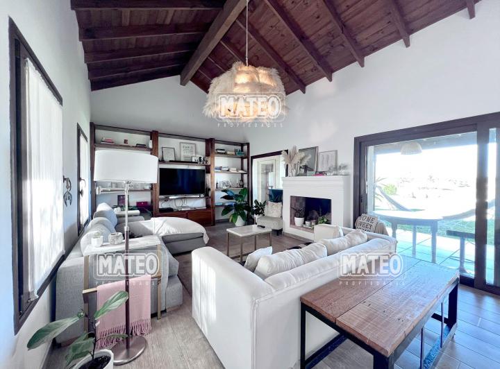 Casa · 1m² · 5 Ambientes · 1 Cochera