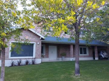 Casa · 240m² · 5 Ambientes · Casa Barrio Bocahue - Neuquen