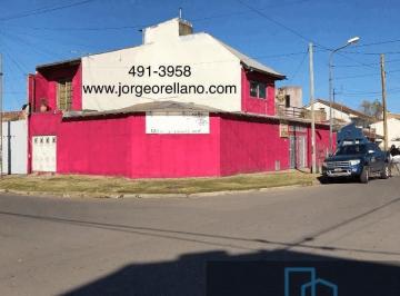 Casa · 160m² · 2 Dormitorios · 1 Cochera · Venta de Local Apto Multiples Usos Sobre Esquina Mas Vivienda en Planta Alta