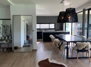 Casa · 200m² · 4 Ambientes · 3 Cocheras · Venta Casa 4 Ambientes + Dependencia en Lagoon Pilar.