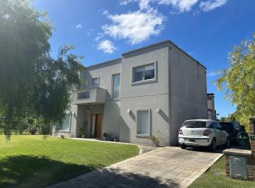 Casa de 5 ambientes Alquiler USD 1.300 · Dueño Alquila Casa Santa Guadalupe Pilar 4 Dorm. Pileta Pérgola Parrilla