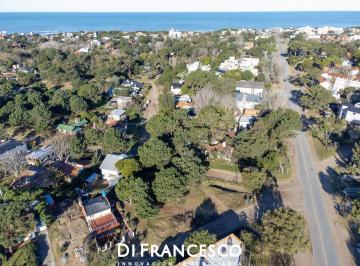 Terreno · 868m² · Lote Comercial Multifamiar Esquina a Pasos de Rotonda Victor Hugo