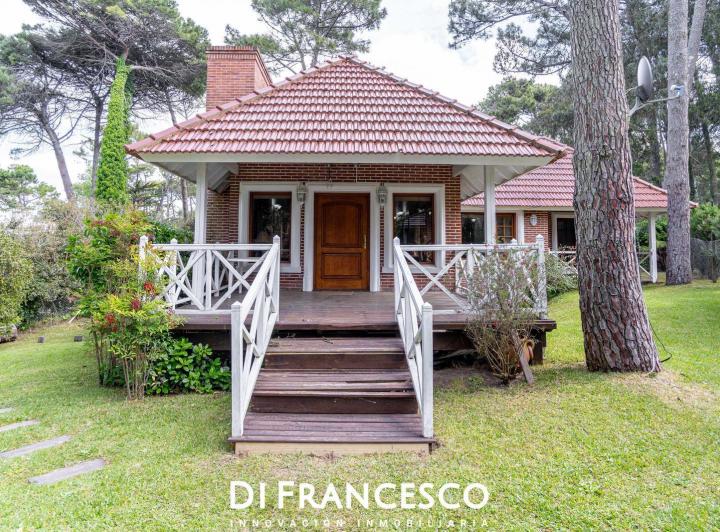 Casa · 280m² · 7 Ambientes