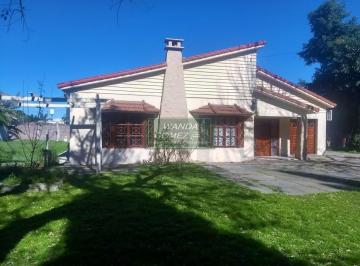 Casa · 260m² · 7 Ambientes · 1 Cochera · Importante Casa en Santo Tome a La Venta