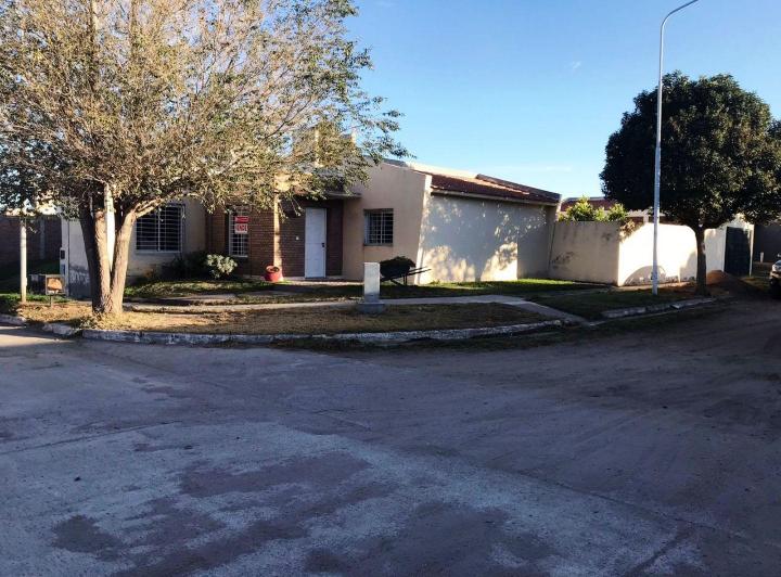 Casa · 140m² · 4 Ambientes · 2 Cocheras