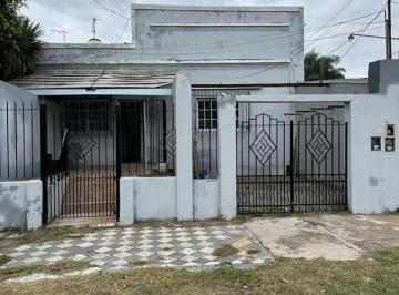 PH · 70m² · 2 Ambientes · 1 Cochera · $650.000. - - PH Tipo Casa Al Frente de 2 Amb. y Medio con Garage en Alquiler S/expensas - Jujuy